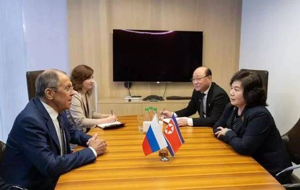 普京穿军装视察，普京军装照