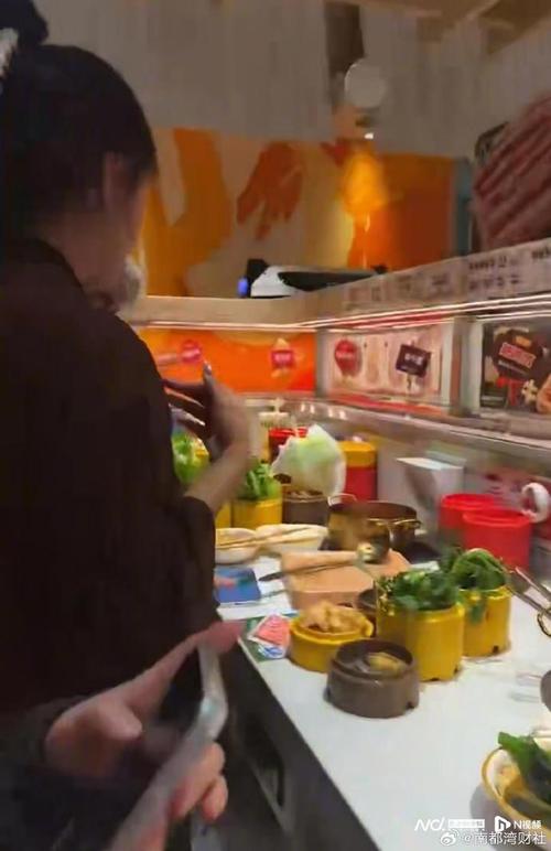 火锅店内老鼠随桌转，火锅店内老鼠随桌转圈怎么办