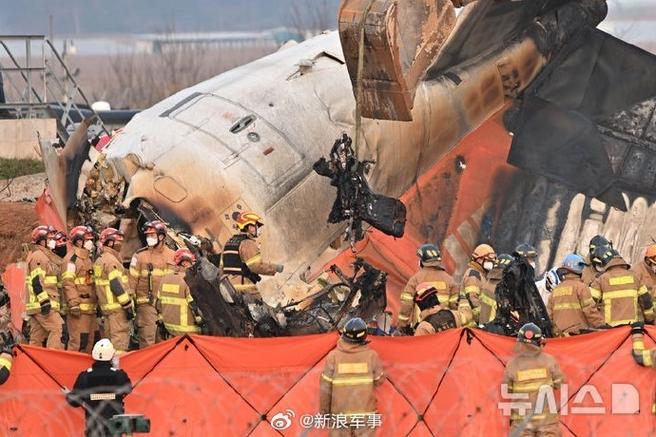 韩国救火直升机坠毁，韩国救火直升机坠毁视频